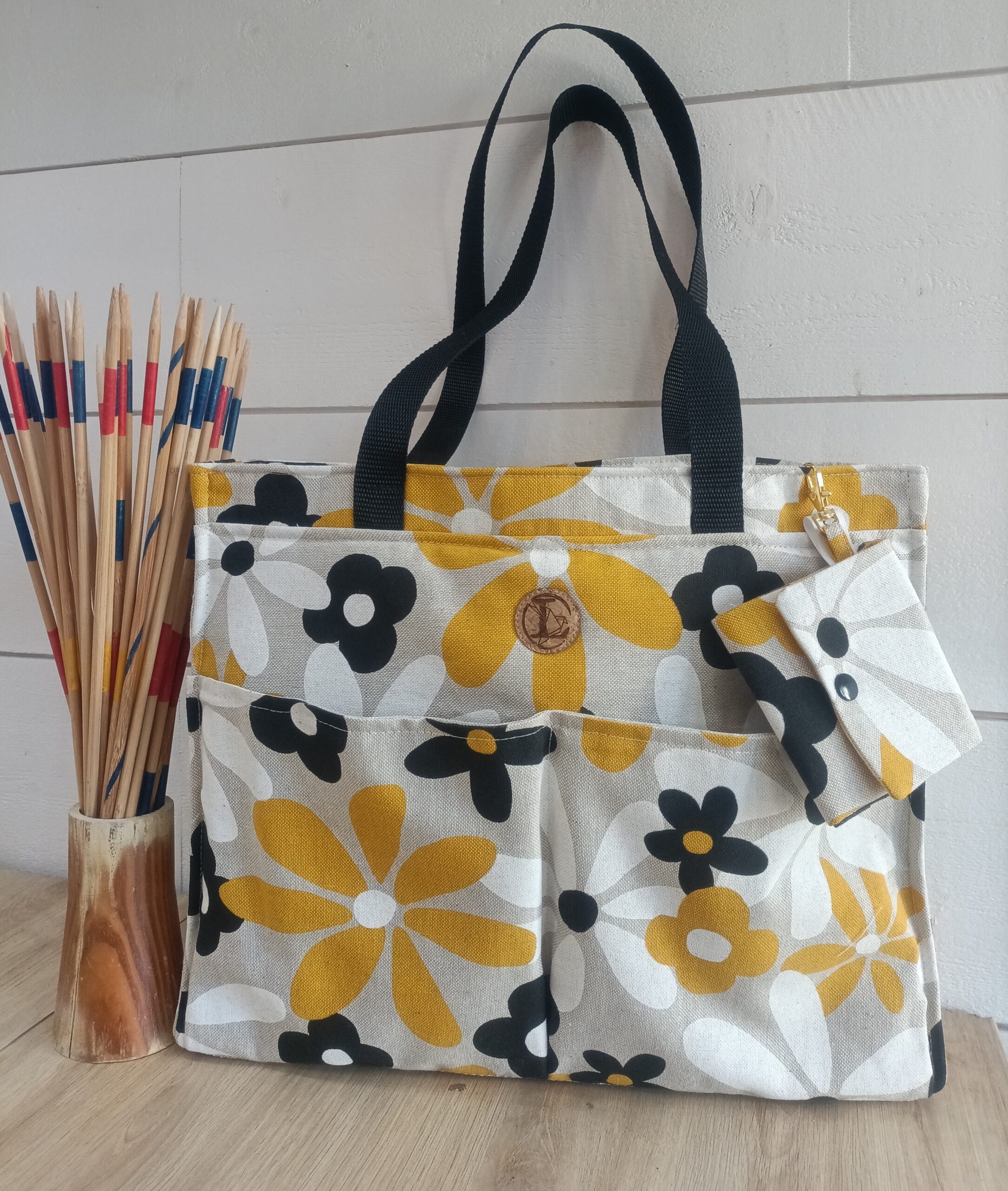 Sac cabas fleuri, cadeaux fête des mères avec la marque de créateur, Loucia Creation.